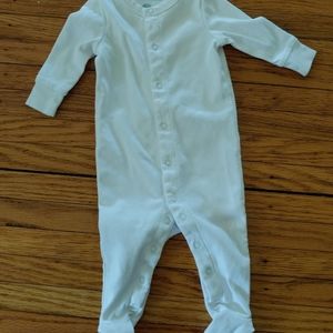 Primary snap footies